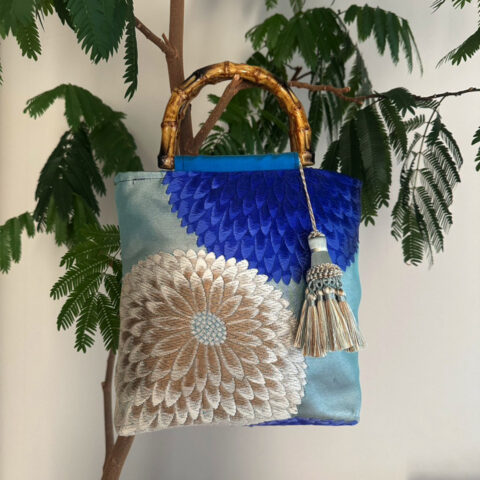 濃淡ブルーとシルバーの花柄-3